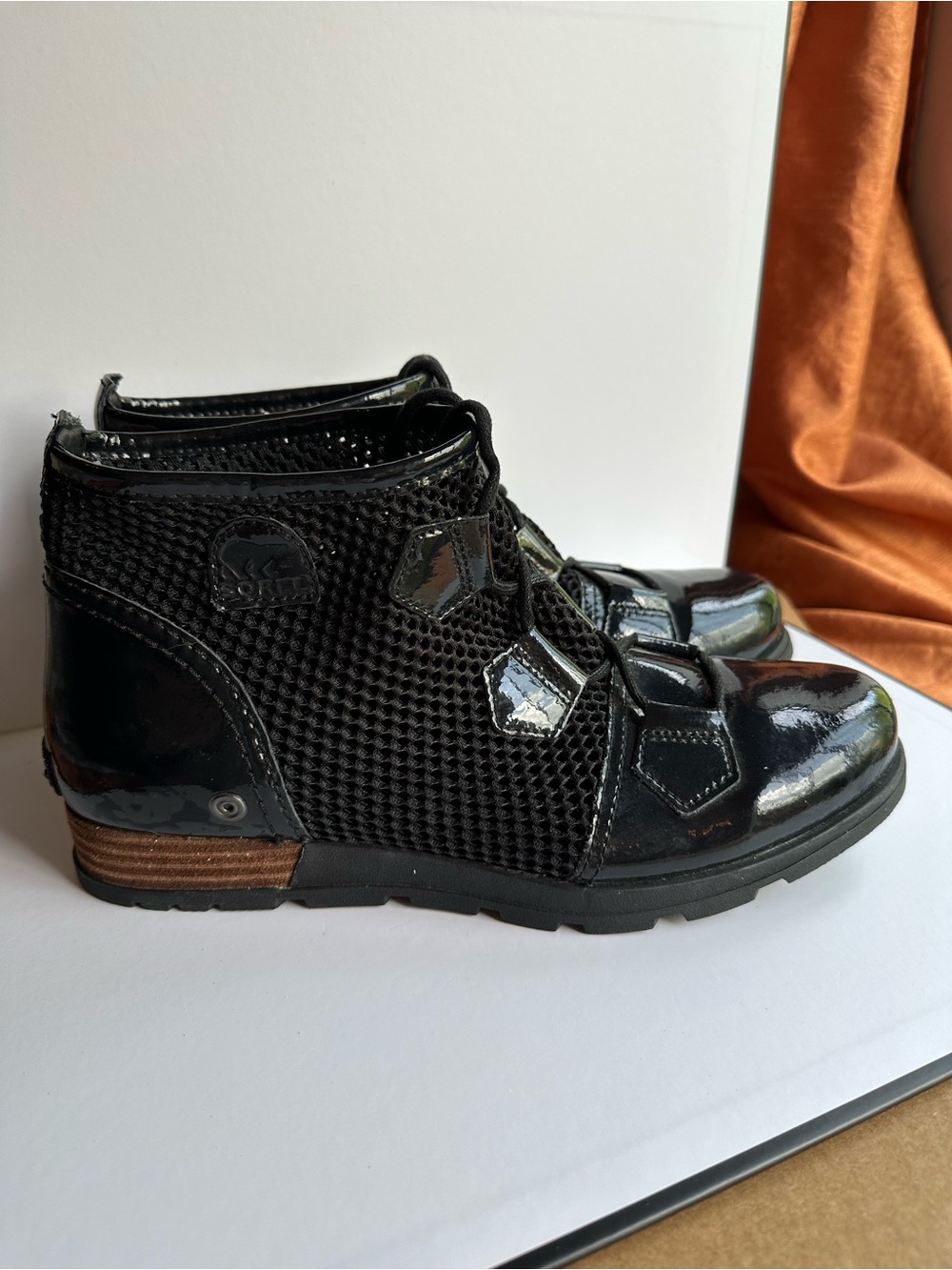 Sorel Major Lace Black Patent Leather Mesh Ankle Boots Women's Size 10